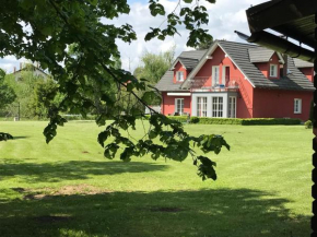 Отель Linden Garden Apartment  Постойна